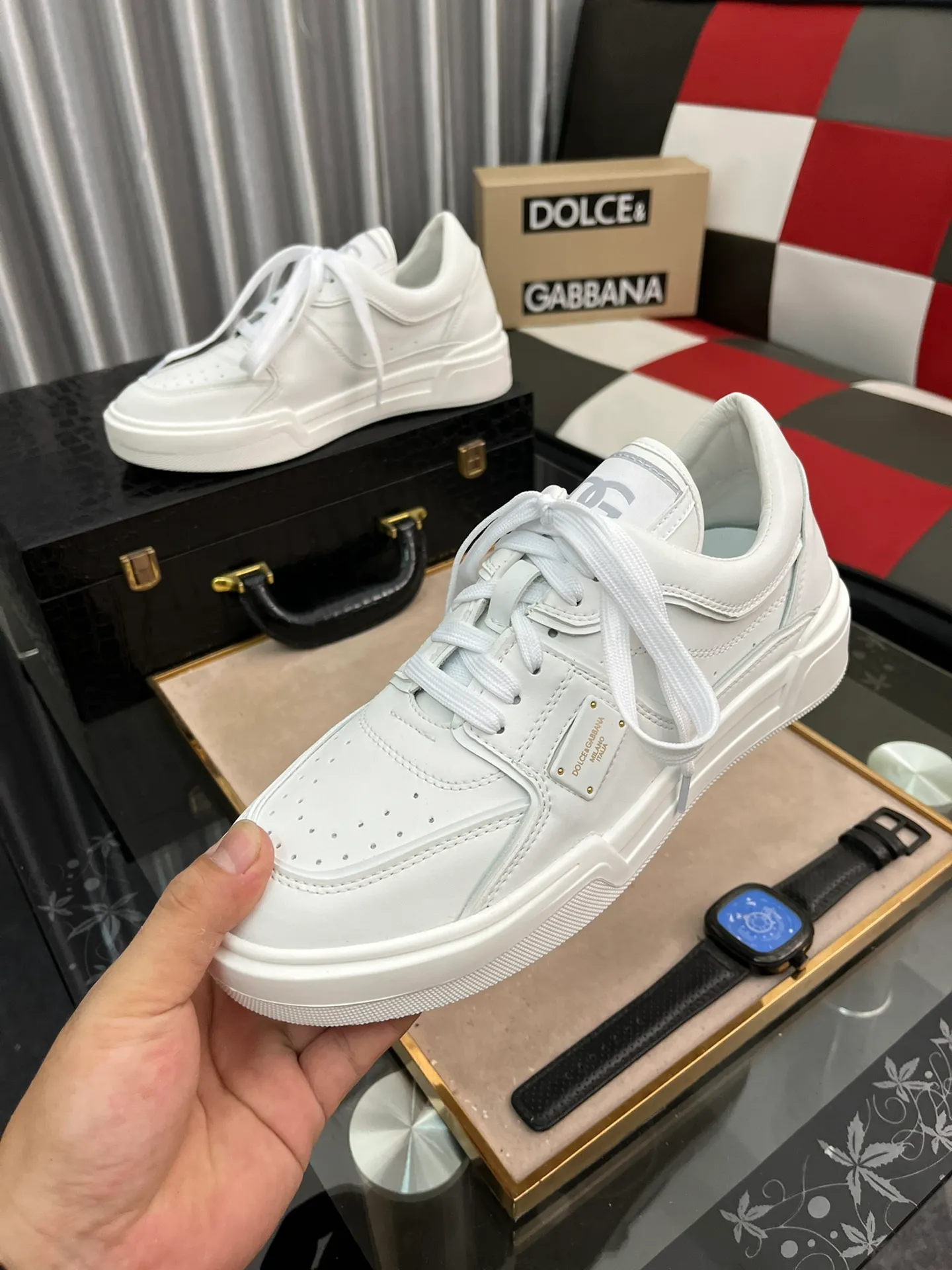 Ex-factory price 480⌚️⌚️DG Men's latest spring and summer 2022, this year's main style, there is no one of them. Super popular and handsome casual shoes. This style inherits the D family's always a little exaggerated yet fashionable style. Exquisite workmanship 🔸Many people love the use of silk cowhide, silk sheepskin lining, [strong][strong][strong] 🔸[strong][strong][strong], a perfect interpretation of the latest inspiration for shoes Classic and fashion are integrated, luxury dream surpasses fashion and high-end quality 💪💪Rubber outsole Size: 38-45, 5⃣️ colors available